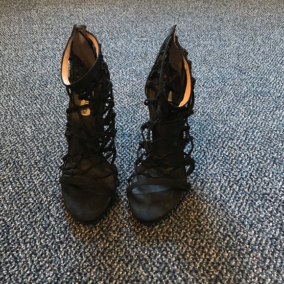 Women shoes - Picture 1 of 4